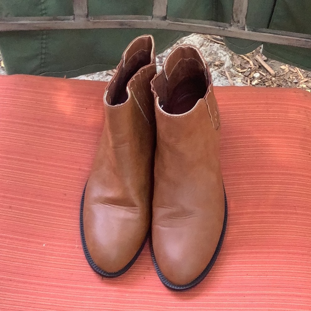Really cute brown booties